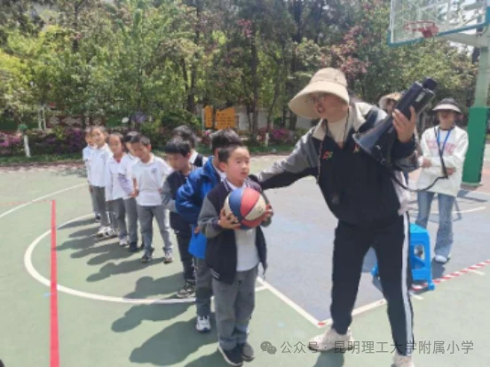 篮球老将如何通过瑜伽提升柔韧性_1